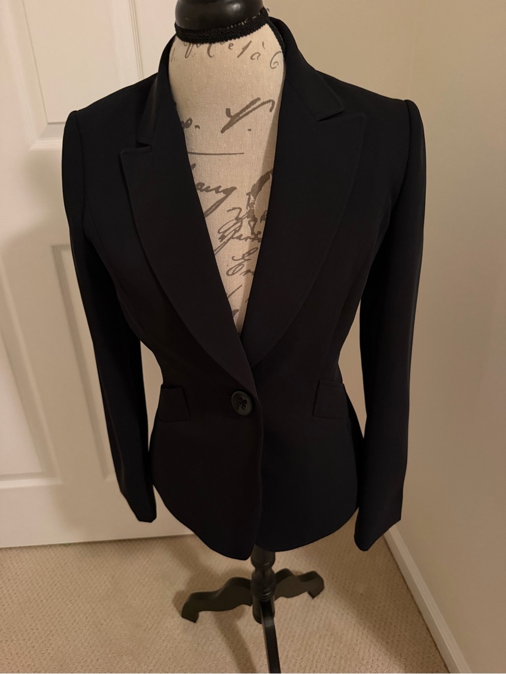 Women’s Black Single-Button Tailored Blazer